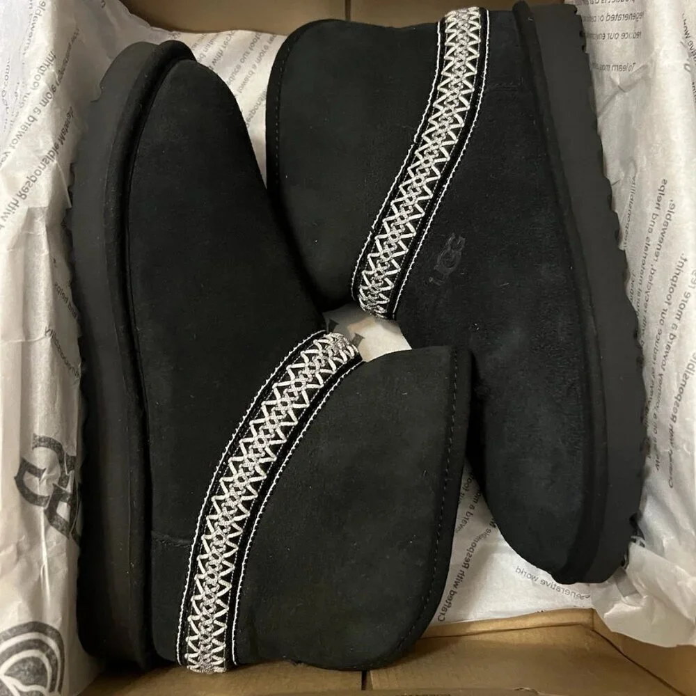 NEW UGG Classic Short Crescent Bootie - US 7 / Black